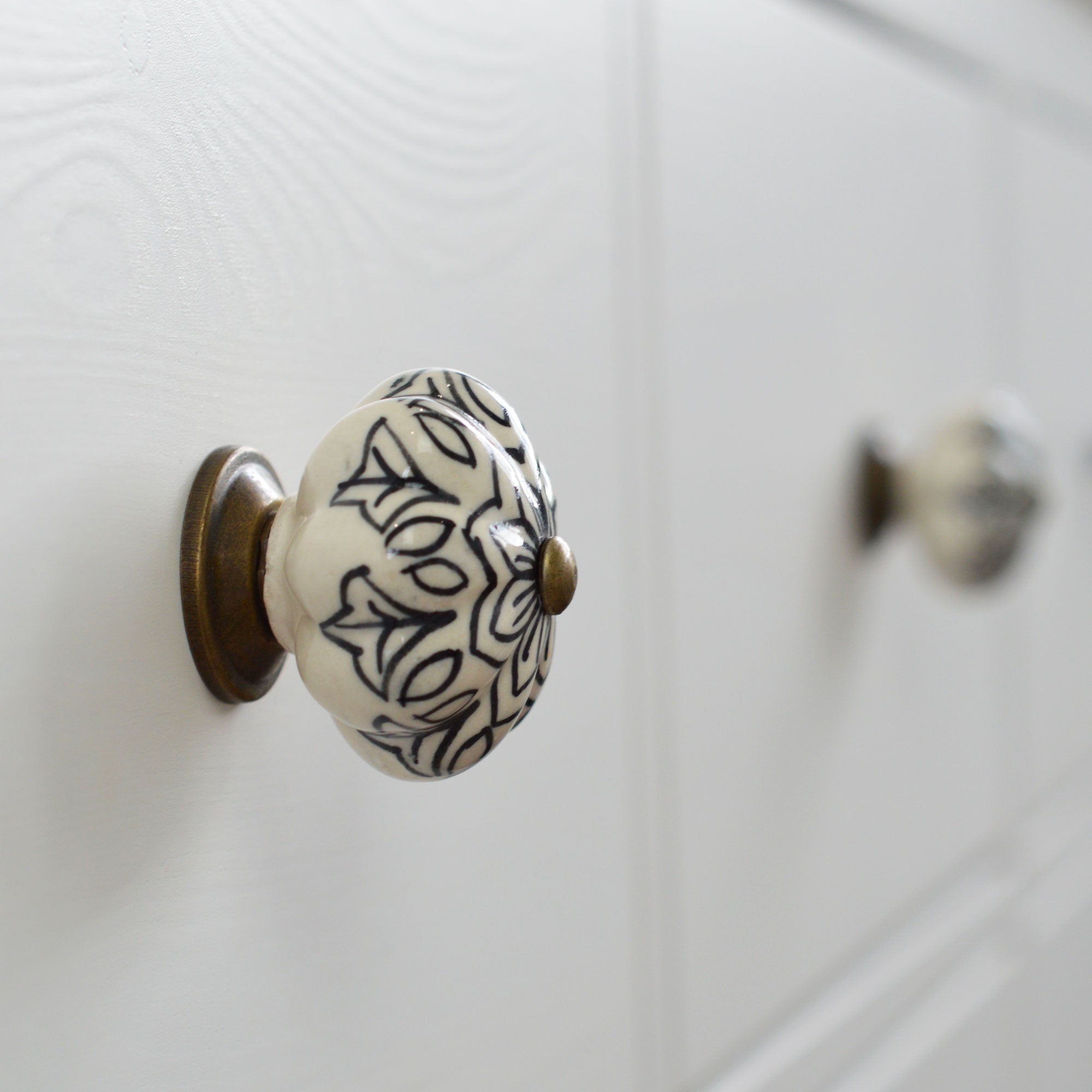 Ceramic Drawer Knob - Vintage Flower - Black
