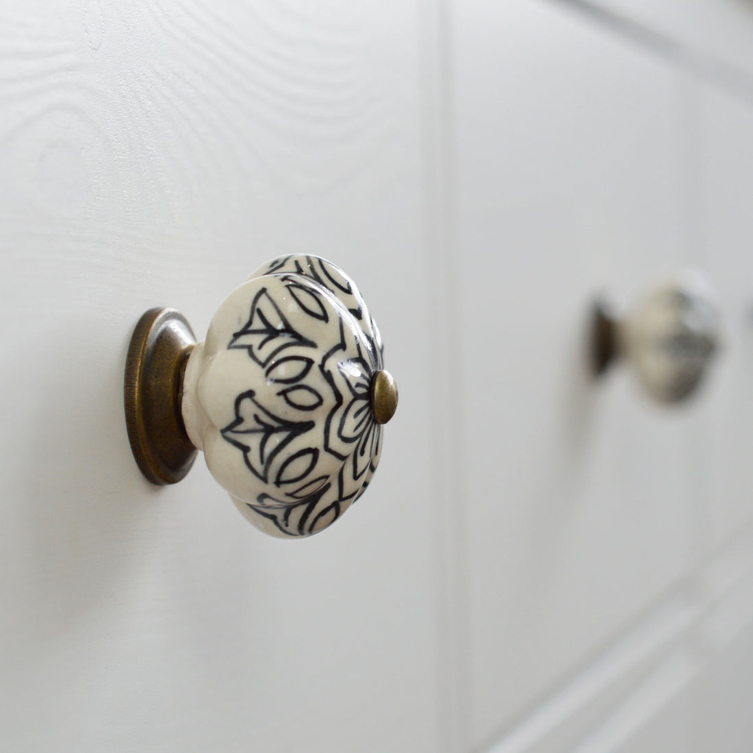 Ceramic Drawer Knob - Vintage Flower - Black