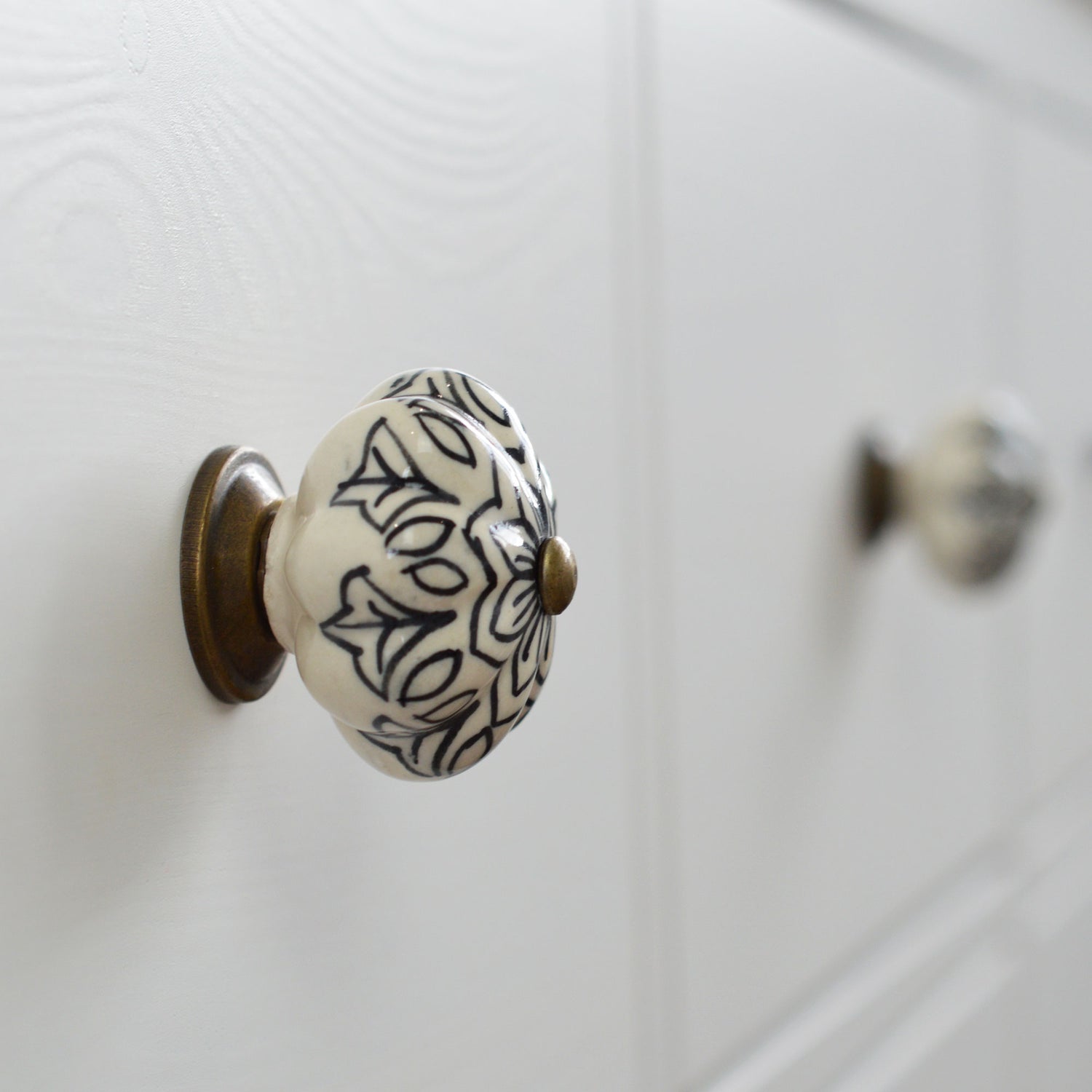 Ceramic Drawer Knob - Vintage Flower - Black