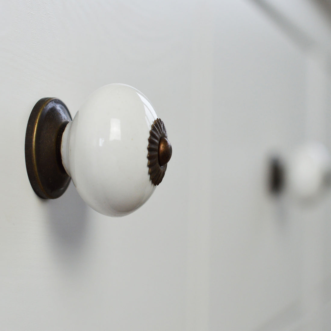 Round Ceramic Drawer Knob - White