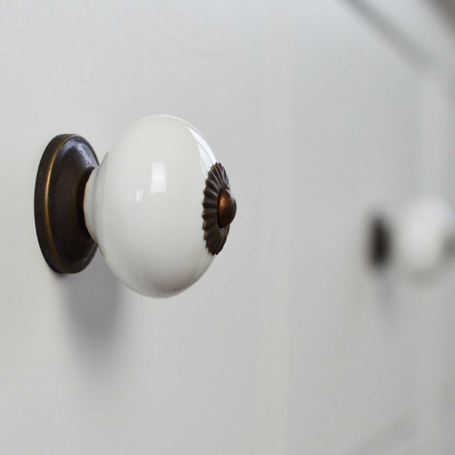 Round Ceramic Drawer Knob - White