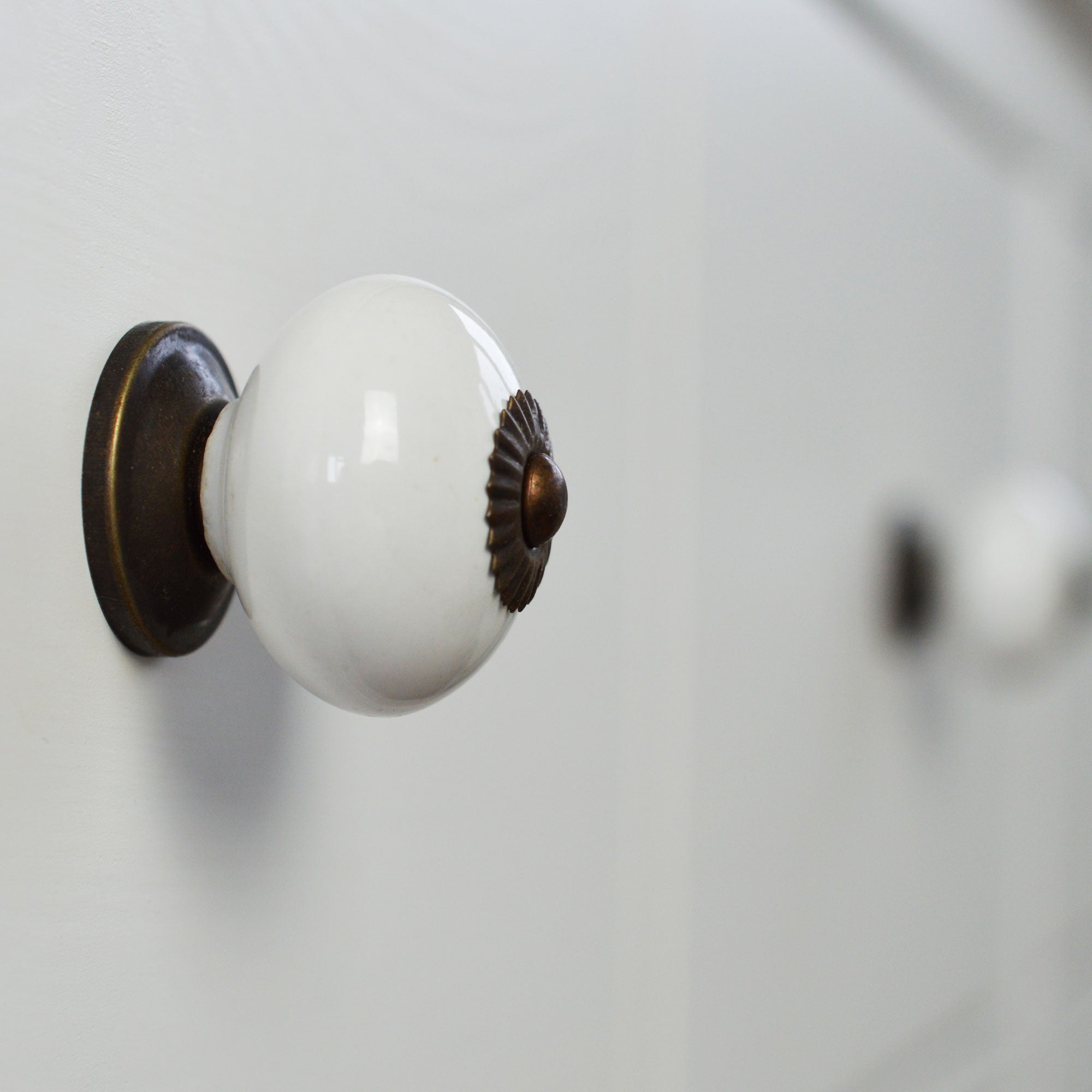 Round Ceramic Drawer Knob - White