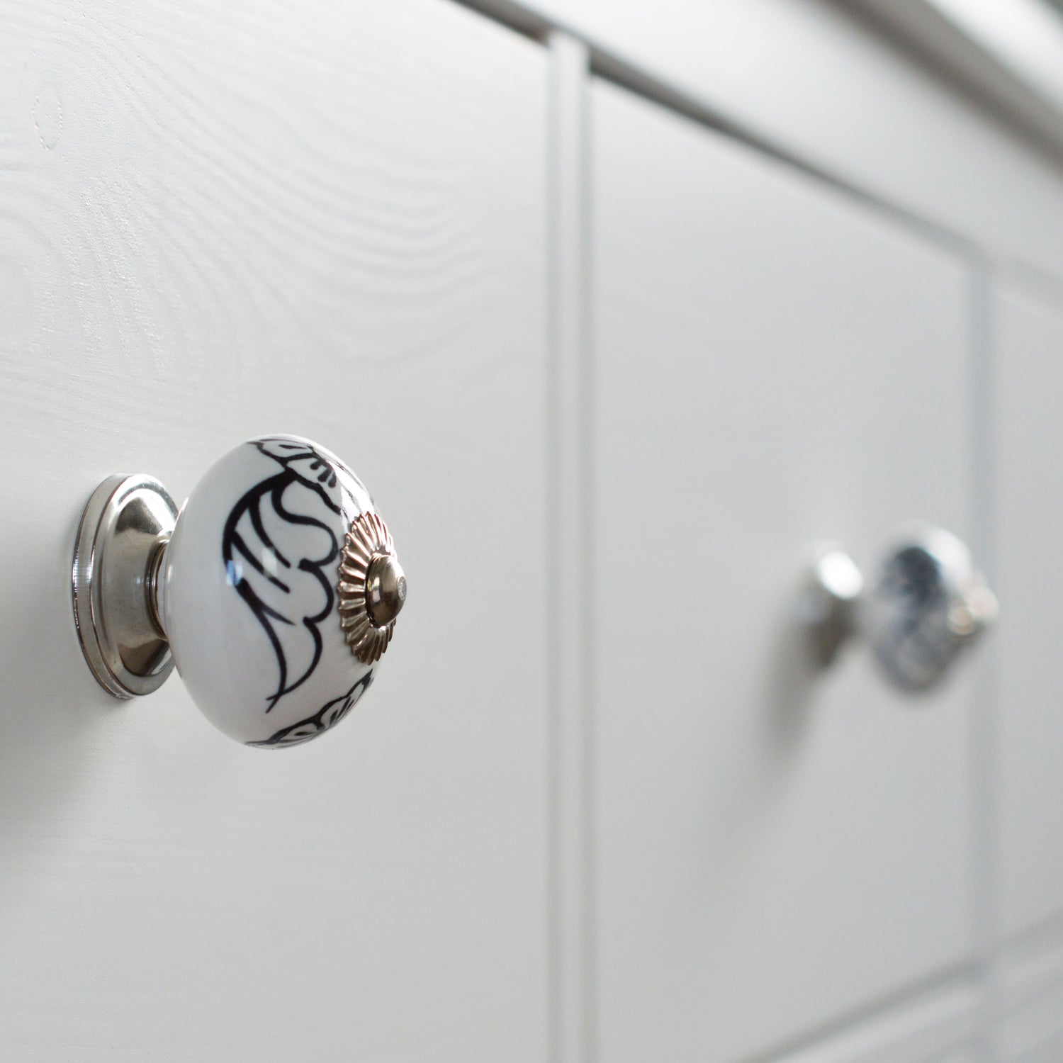 Round Ceramic Drawer Knob - Black / White Floral