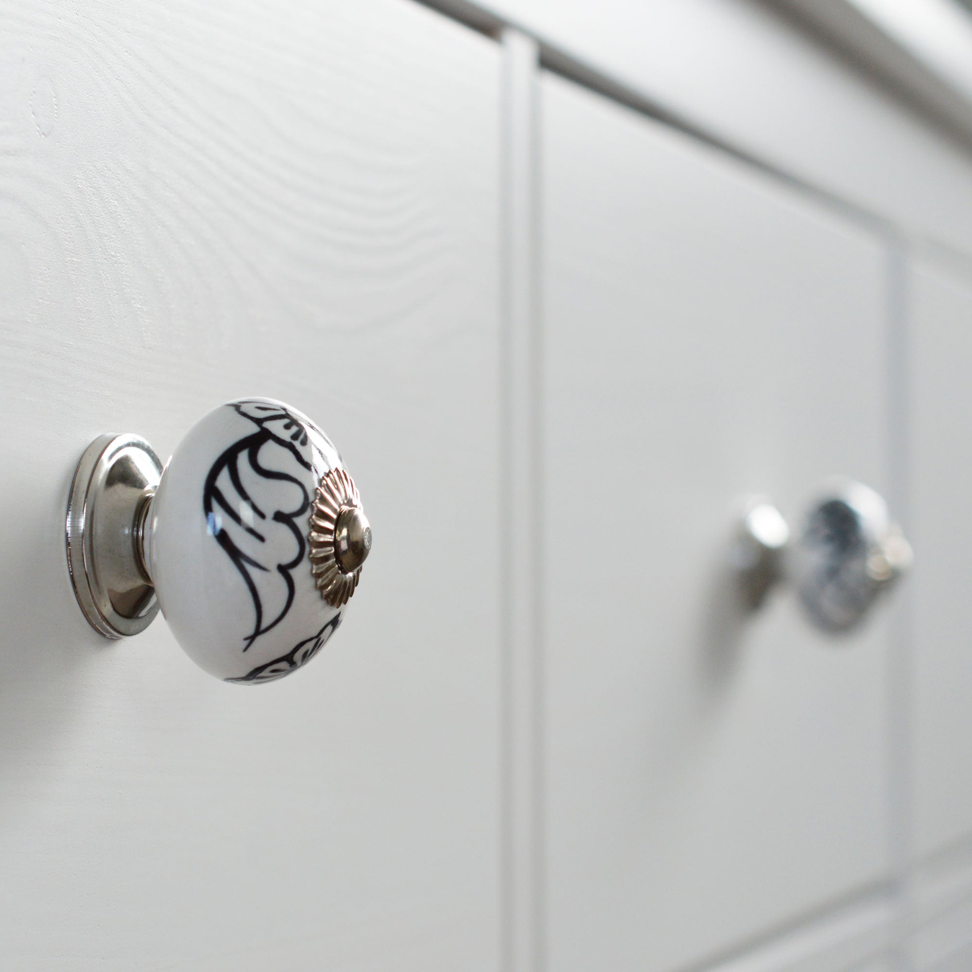 Round Ceramic Drawer Knob - Black / White Floral