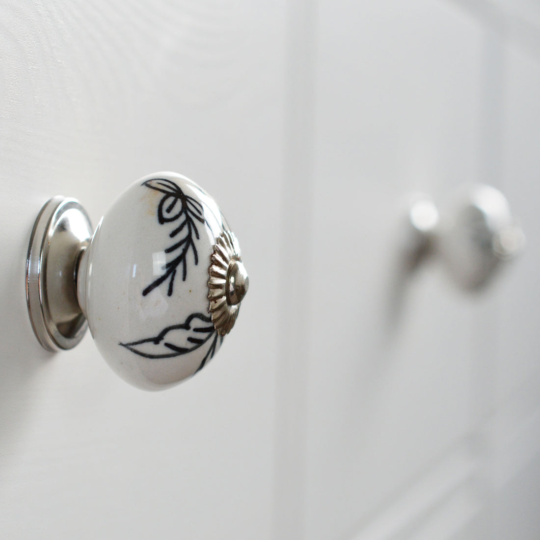 Round Ceramic Drawer Knob - Black / White Leaves