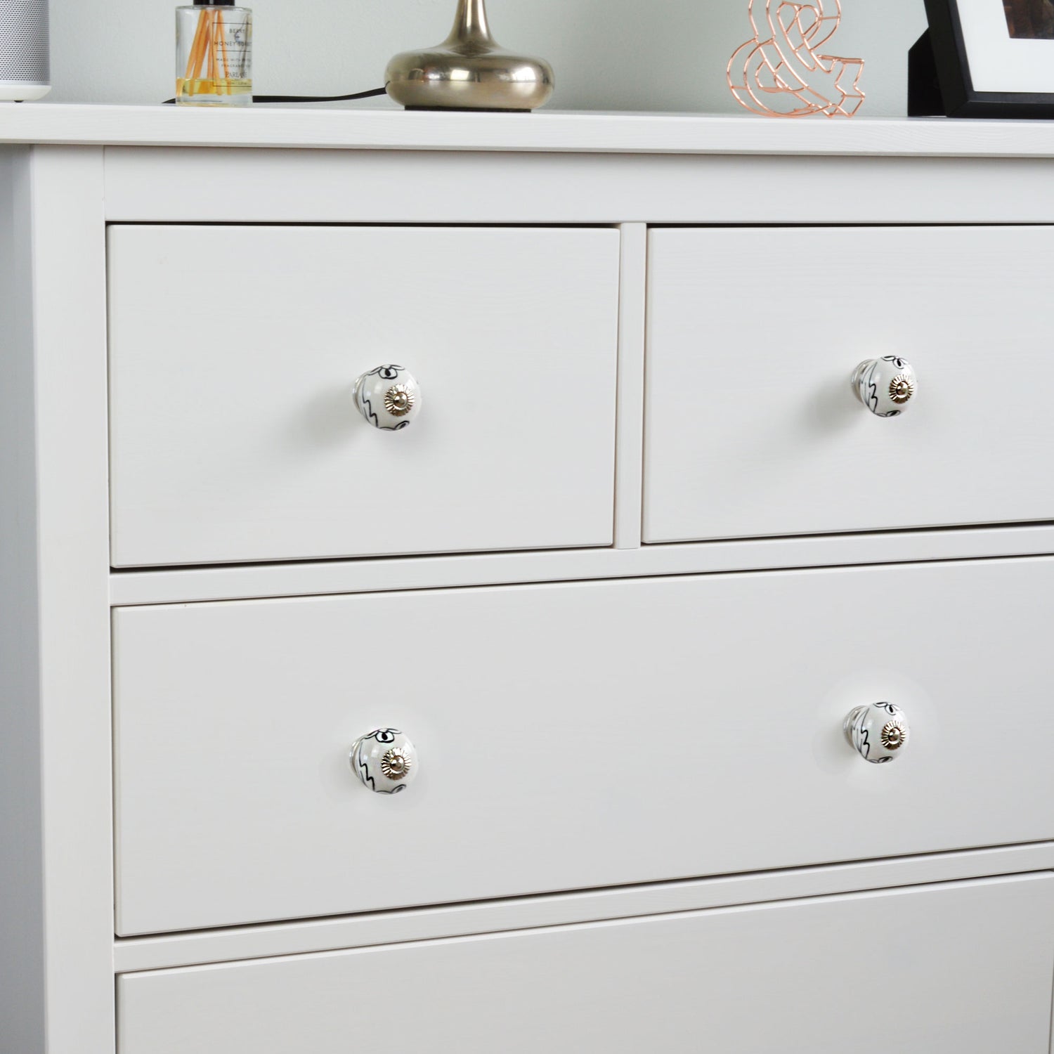 Round Ceramic Drawer Knob - Black / White Flower