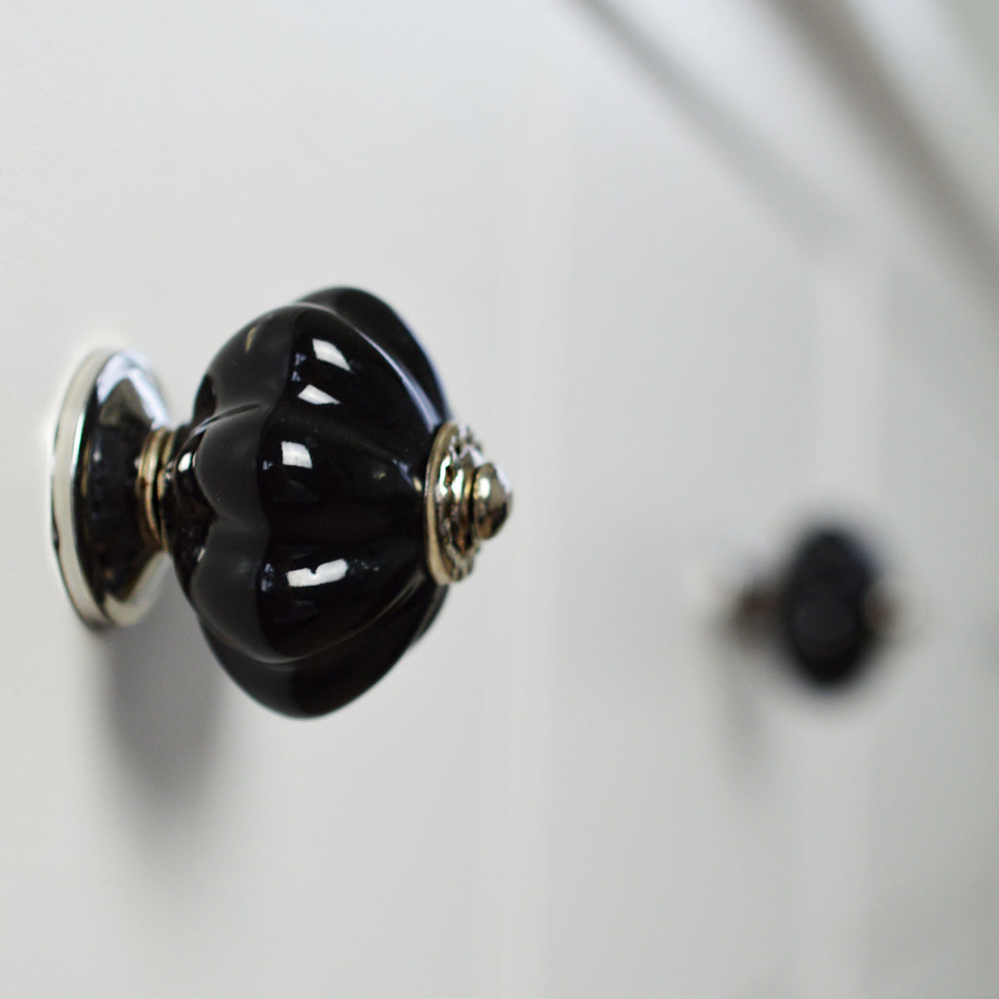 Ceramic Drawer Knob - Solid Flower - Black