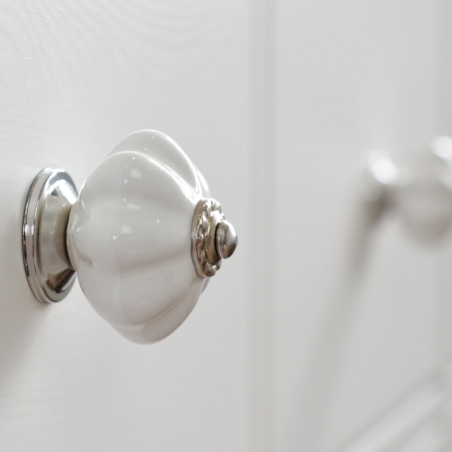 Ceramic Drawer Knob - Solid Flower - White